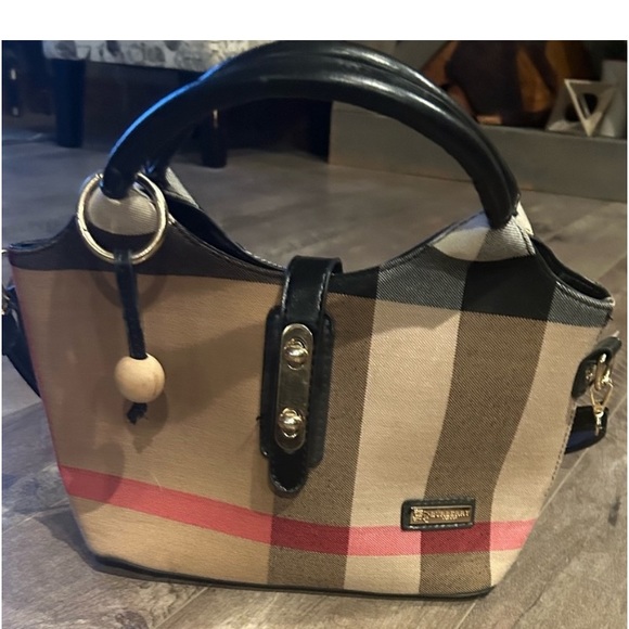 Handbags - Beautiful “designer inspired look alike” plaid luxury 3 way bag. Medium No flaws